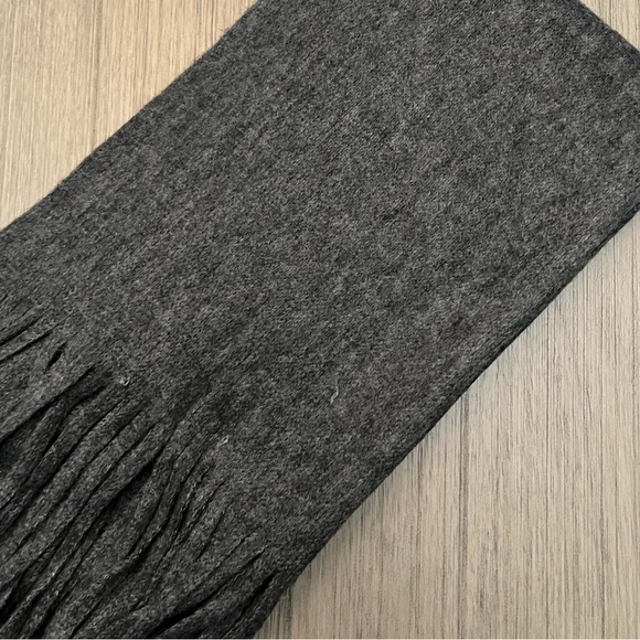 *NWT* Lucky Brand Scarf with fringe - Picture 4 of 10